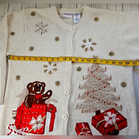 Winter Wonderland Vintage Embroidered Knit Cardigan in Cream and Red Size Med - Picture 8 of 12